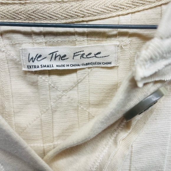 We the free long sleeves crop top 3/4 button down size XS - Picture 3 of 6